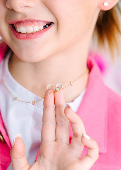 Pierced Co - White Daisy Necklace